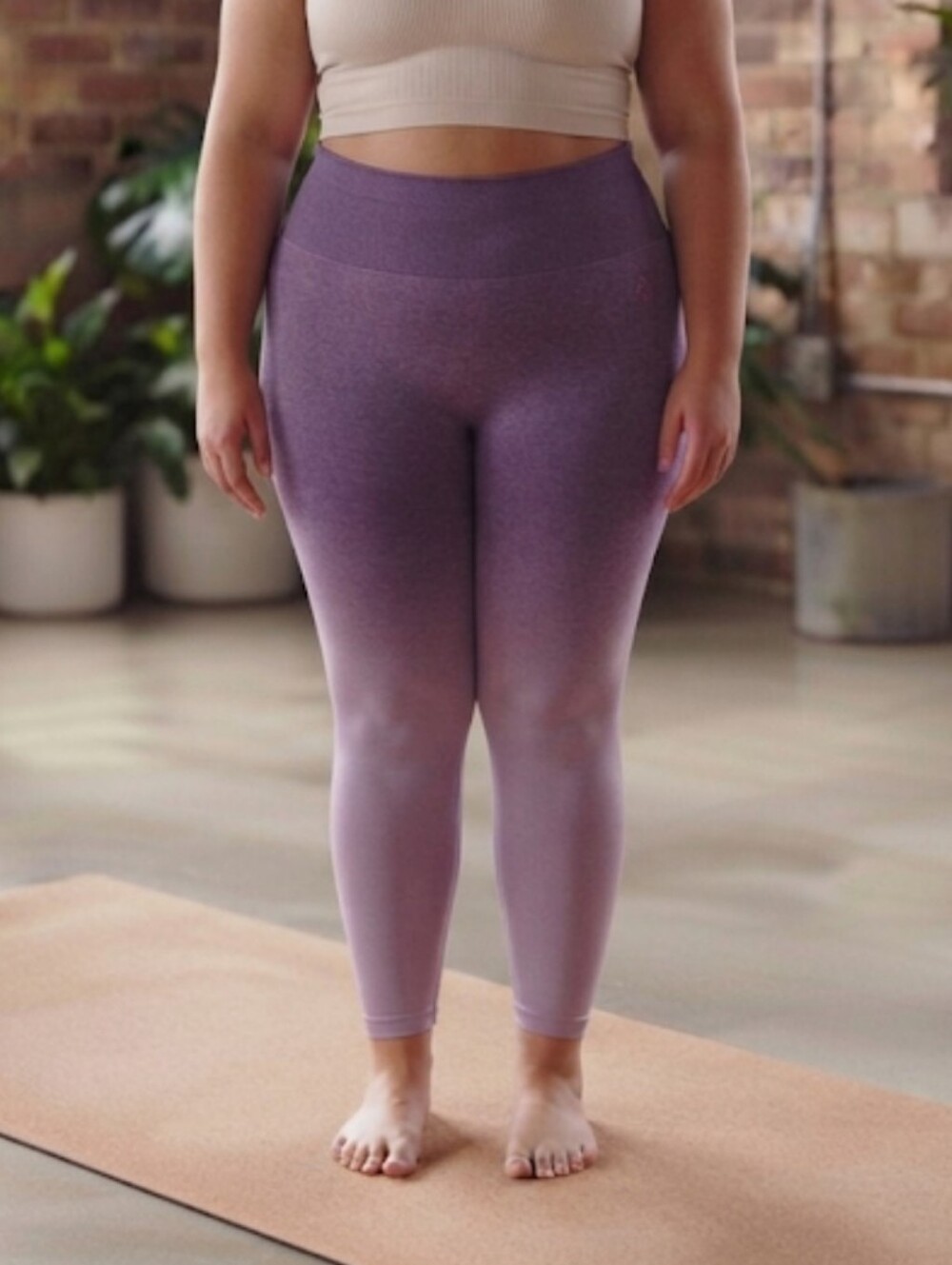 All in Motion Purple & Pink Ombre Seamless High-Rise Leggings. XL